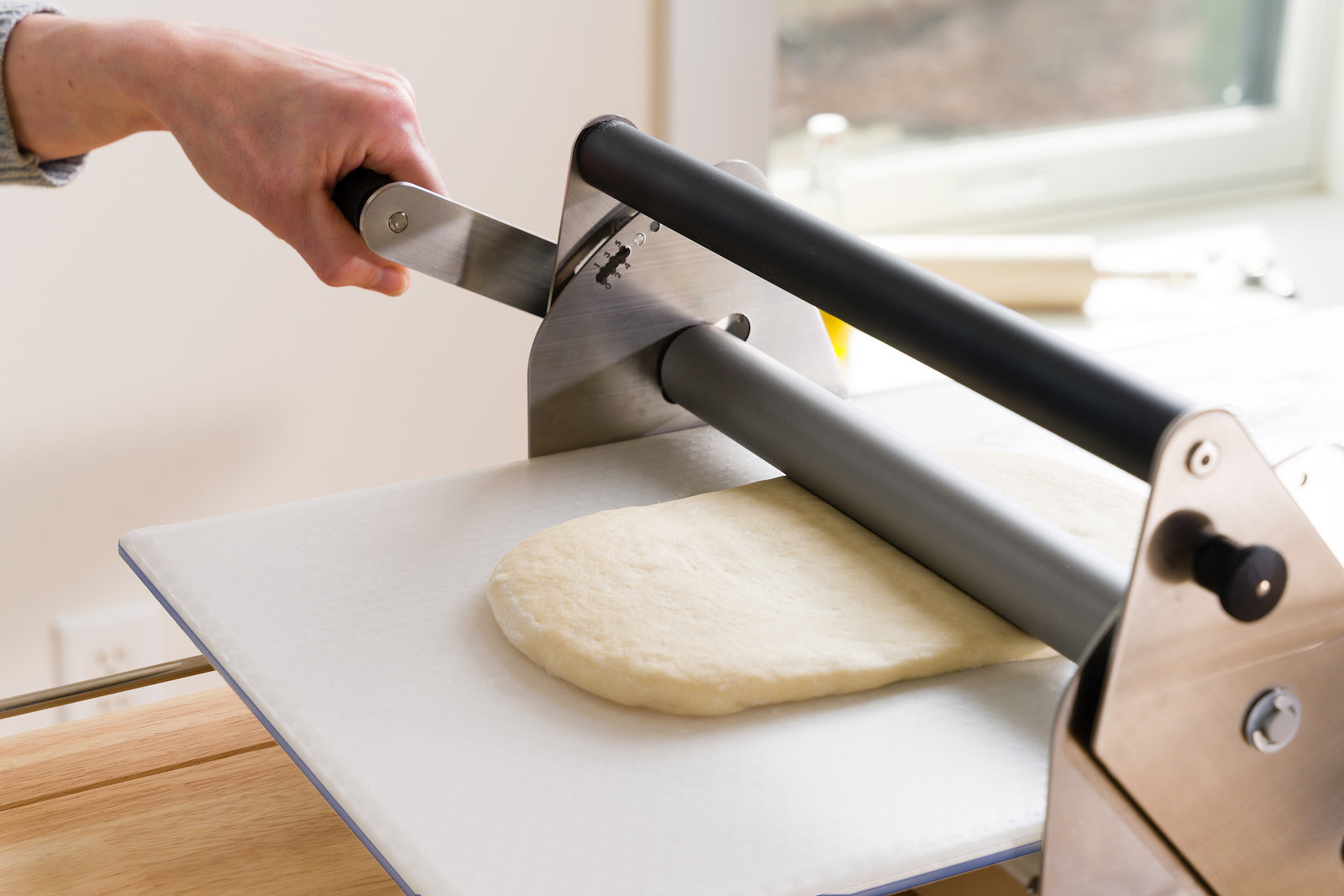 pizza and pasta dough rolling machine Pizza dough sheeting machine