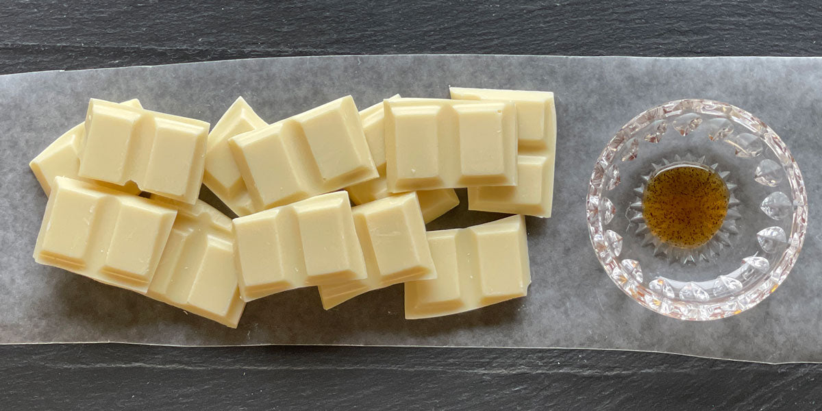 Ingrédients pour le glaçage au chocolat blanc Garniture du glaçage au chocolat blanc