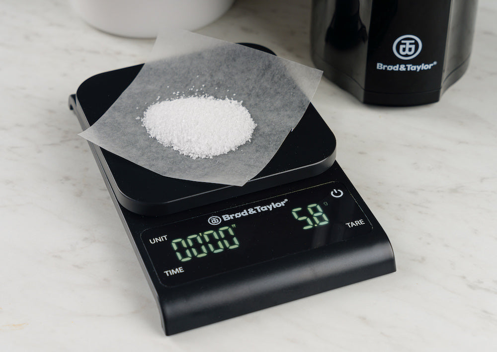 Measuring sugar weight using the precision scale