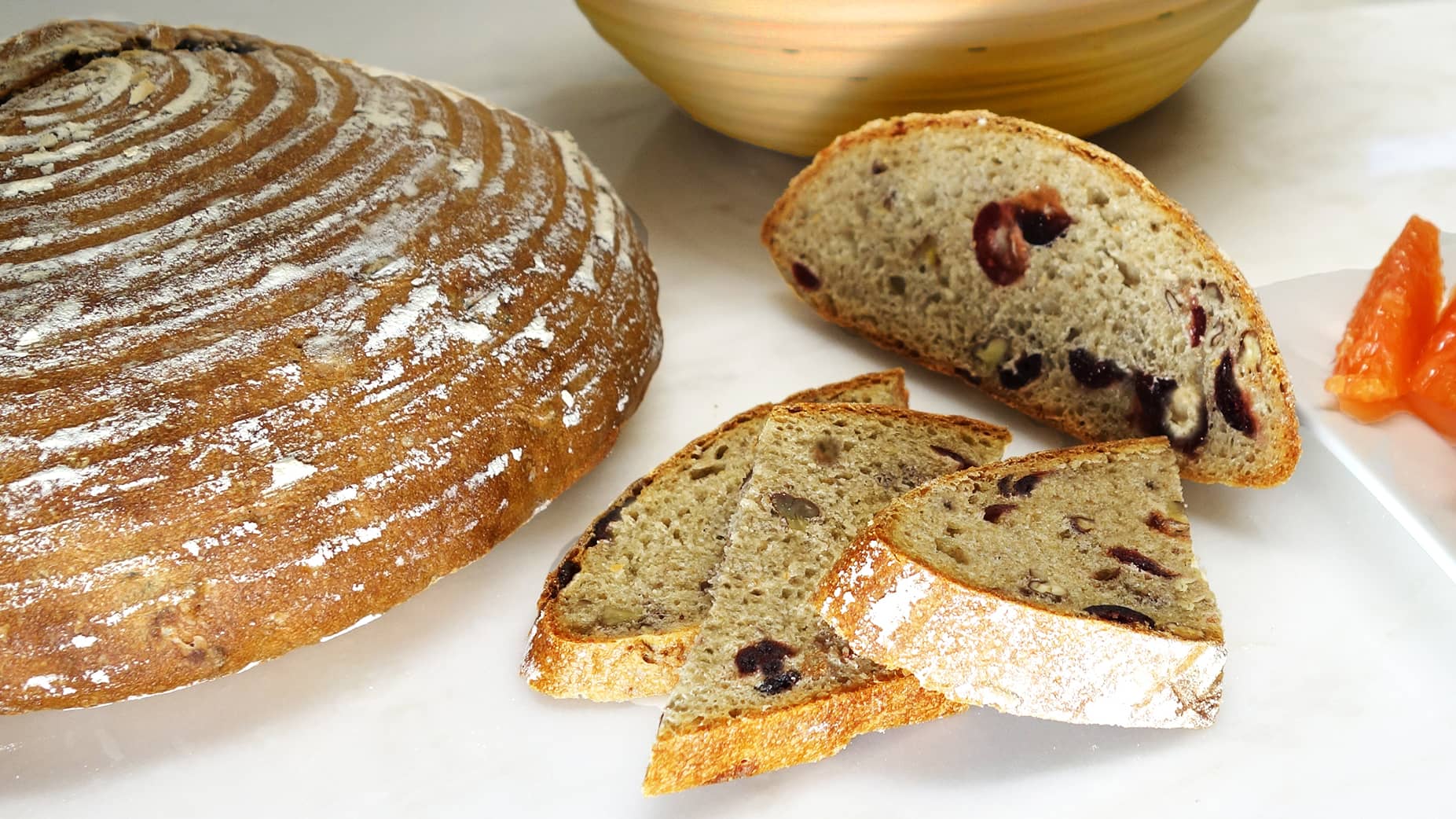 Boule aux canneberges et aux noix de pécan