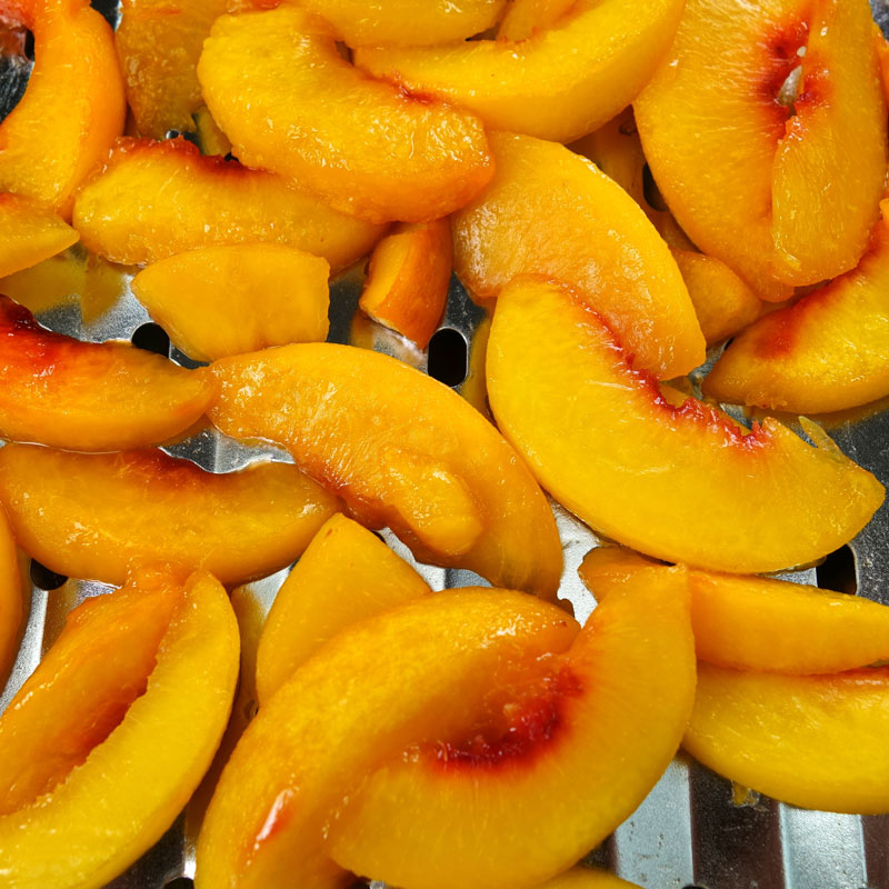 fresh sliced peaches