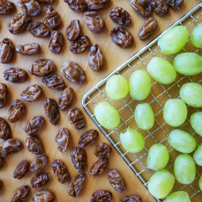 tranches de raisins verts