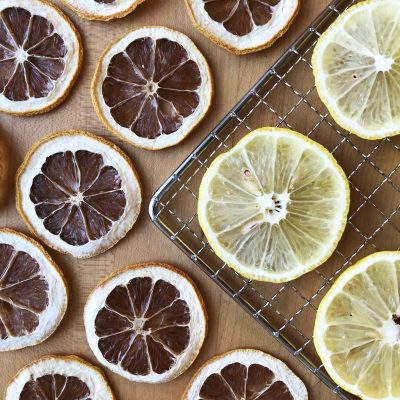 slices of lemon