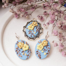Load image into Gallery viewer, Handmade Jewellery set Earrings and Pendant - Blue sky
