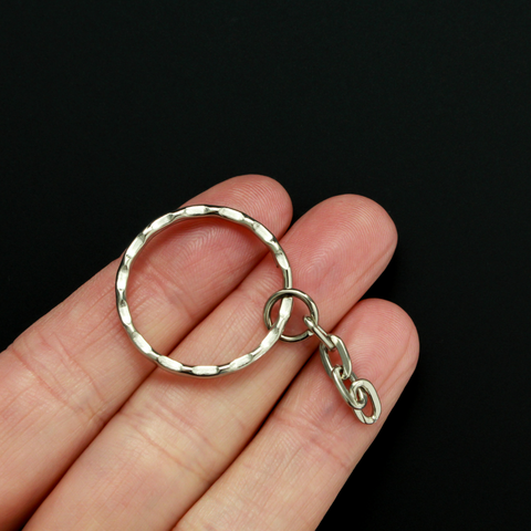 Swivel Keychain Lobster Claw Clasp with An Attached Chain