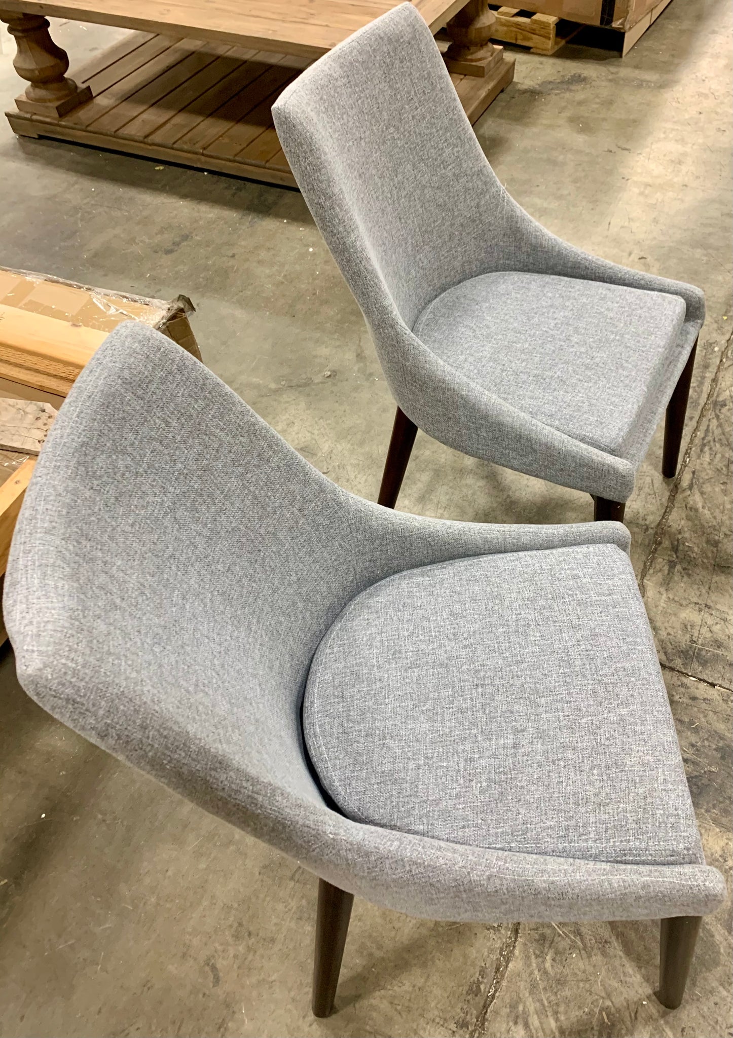 aaliyah upholstered side chair in gray