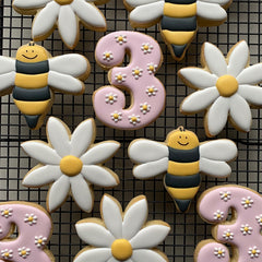 CUSTOM DAISY AND BEE COOKIES