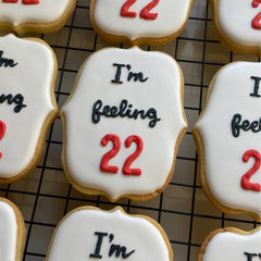 CUSTOM COOKIES BIRTHDAY TAYLOR SWIFT- I'M FEELING 22