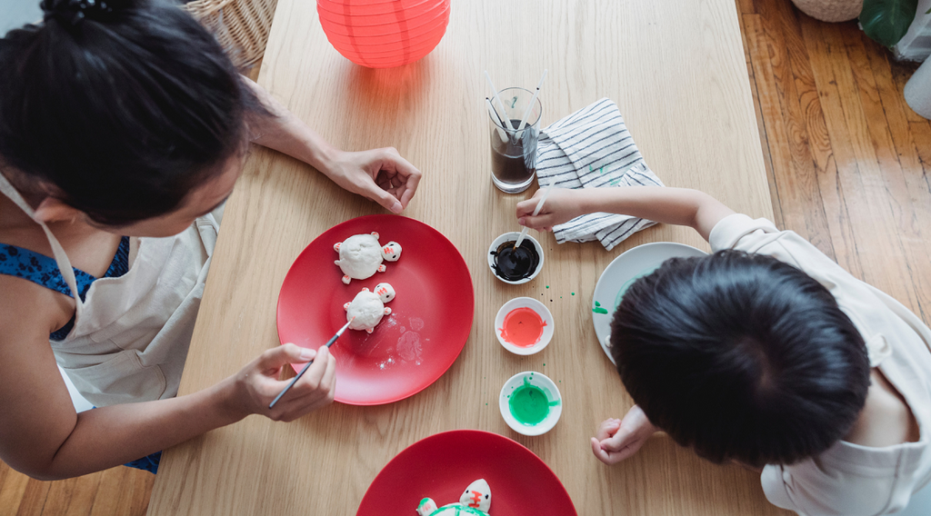 children painting