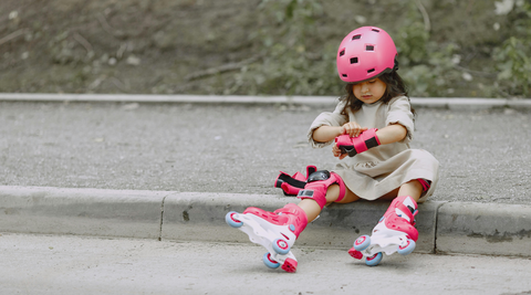 girl and roller blades