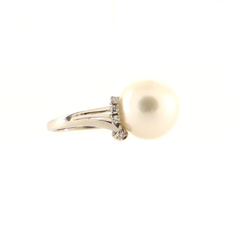 Mikimoto Pearl Ring Platinum with Pearls and Diamonds