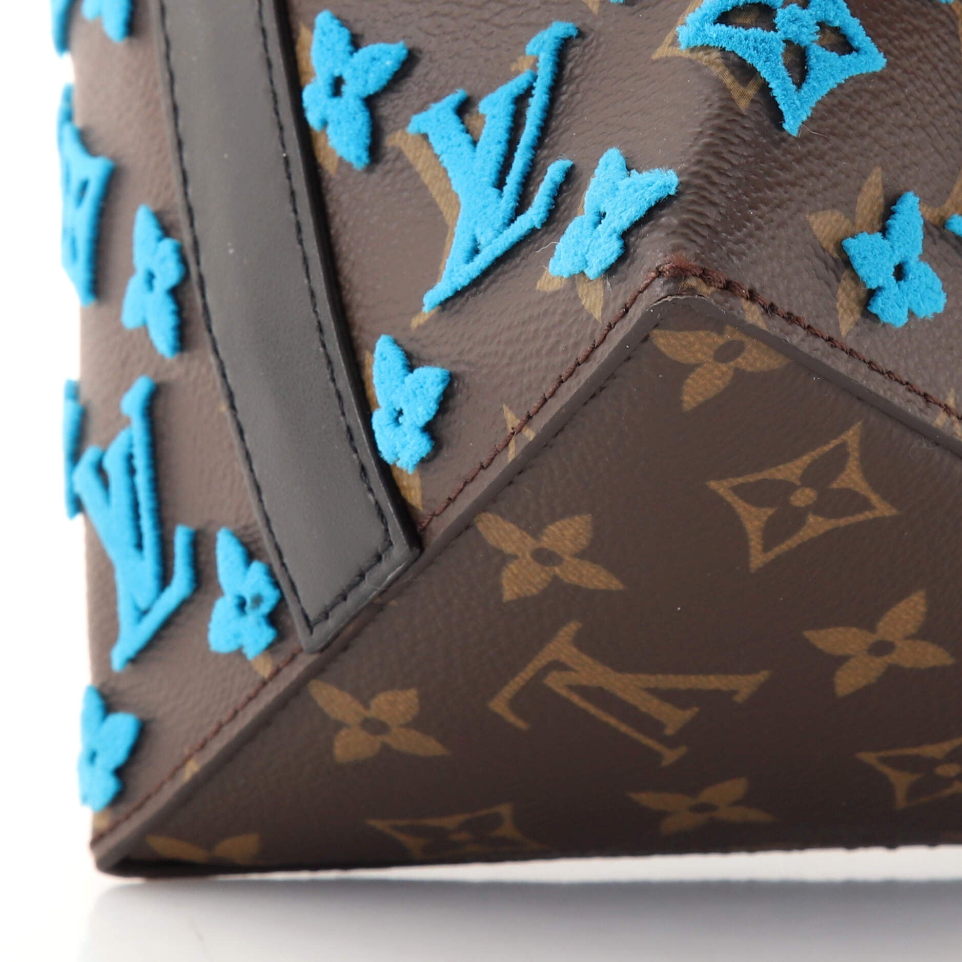 Products By Louis Vuitton : Triangle Messenger