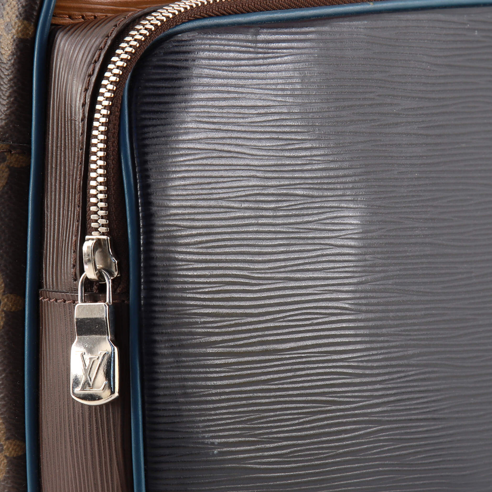 Louis Vuitton Nil Slim Messenger Bag Epi Leather with Damier