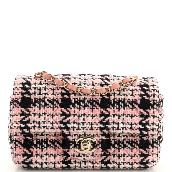 Get Cosy With The New Season Chanel 22 In Tweed - BAGAHOLICBOY