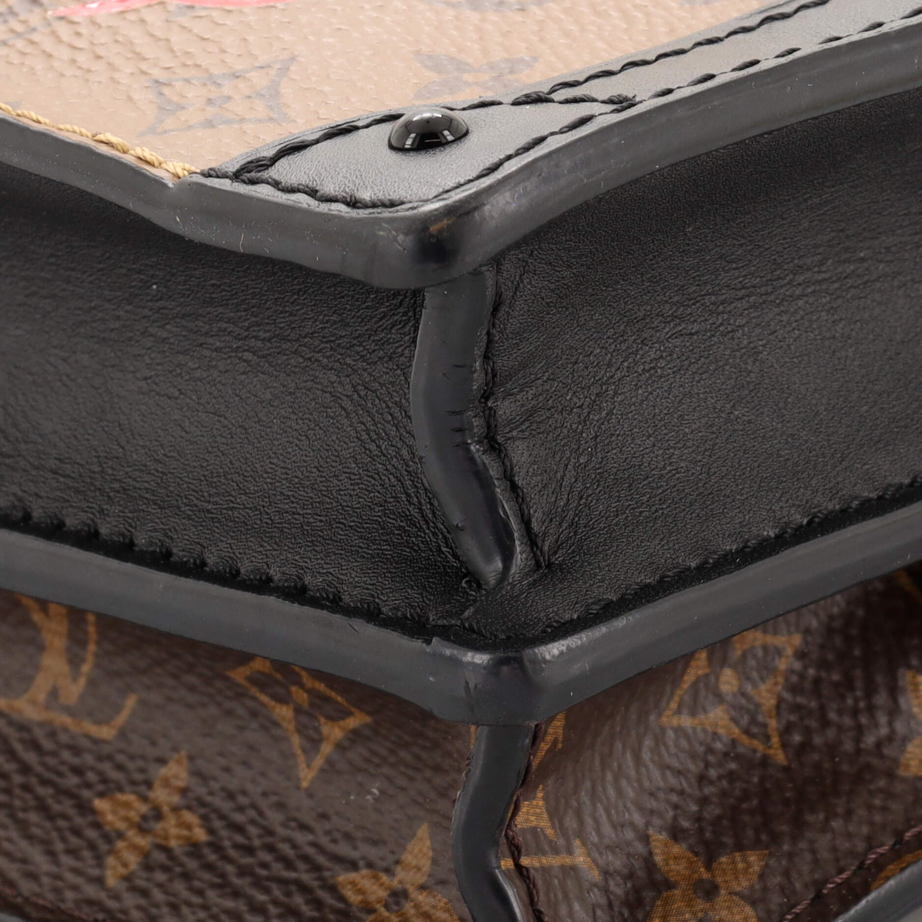 Louis Vuitton Soft Trunk Monogram Mesh Black  Louis vuitton messenger bag, Louis  vuitton handbags 2017, Vuitton