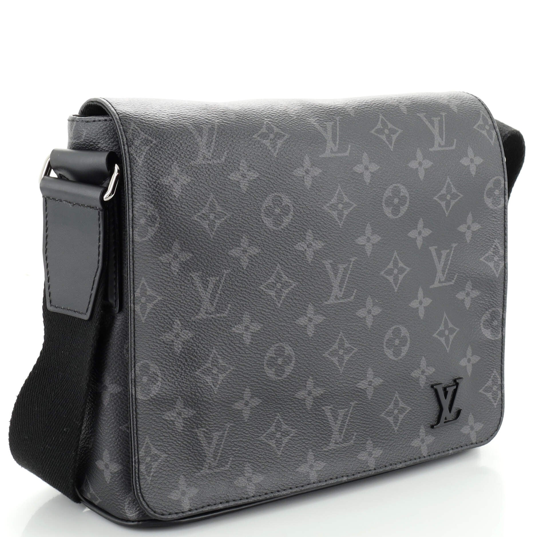 Louis Vuitton 2019 Pre-owned District PM Messenger Bag - Black