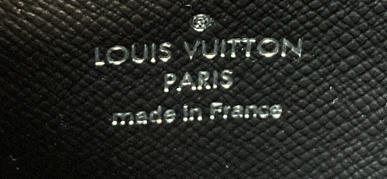 Louis Vuitton pre-owned Alpha Wearable Wallet - Farfetch