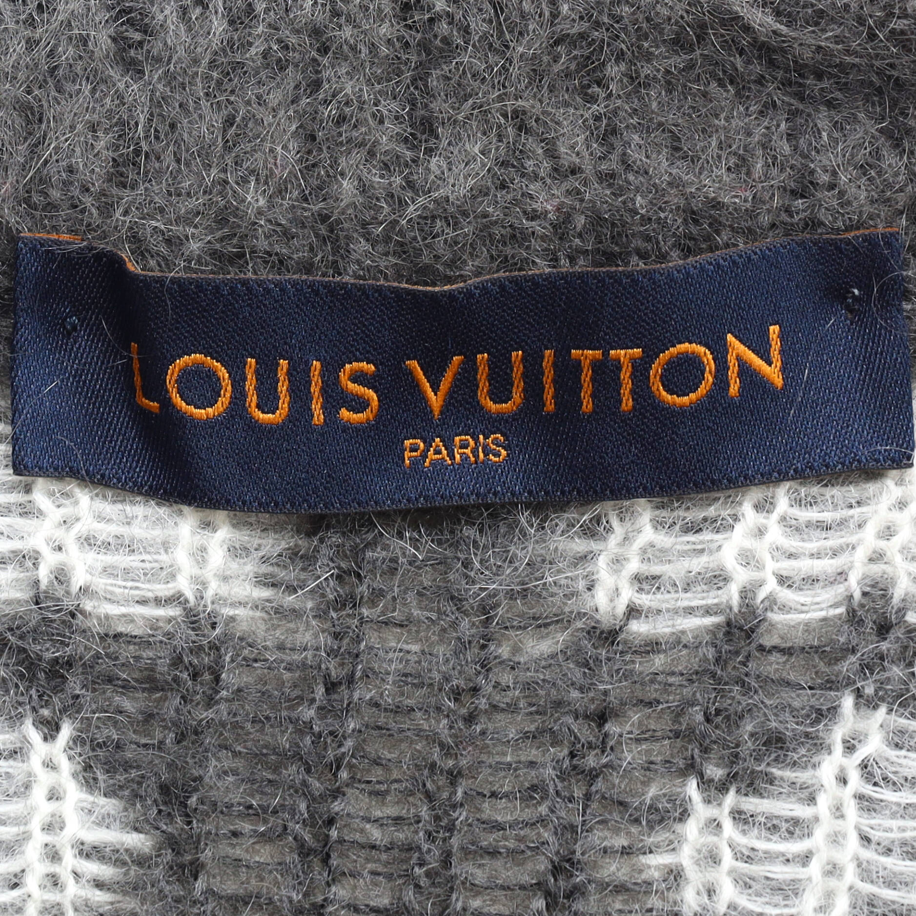 Louis Vuitton® Damier Signature Crewneck Black. Size 3l