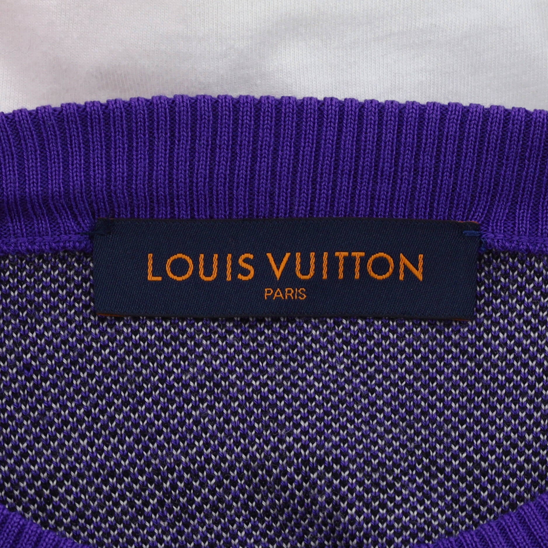 Louis Vuitton® Damier Signature Crewneck Dark Grey. Size 3l