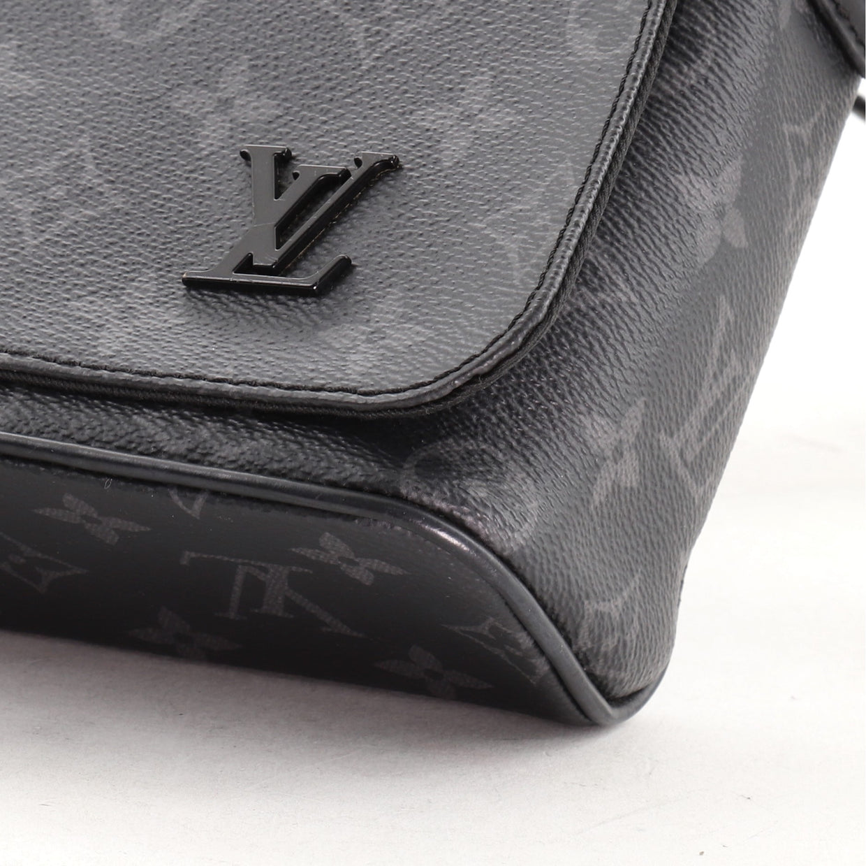 Unboxing Louis Vuitton District PM Monogram Eclipse 