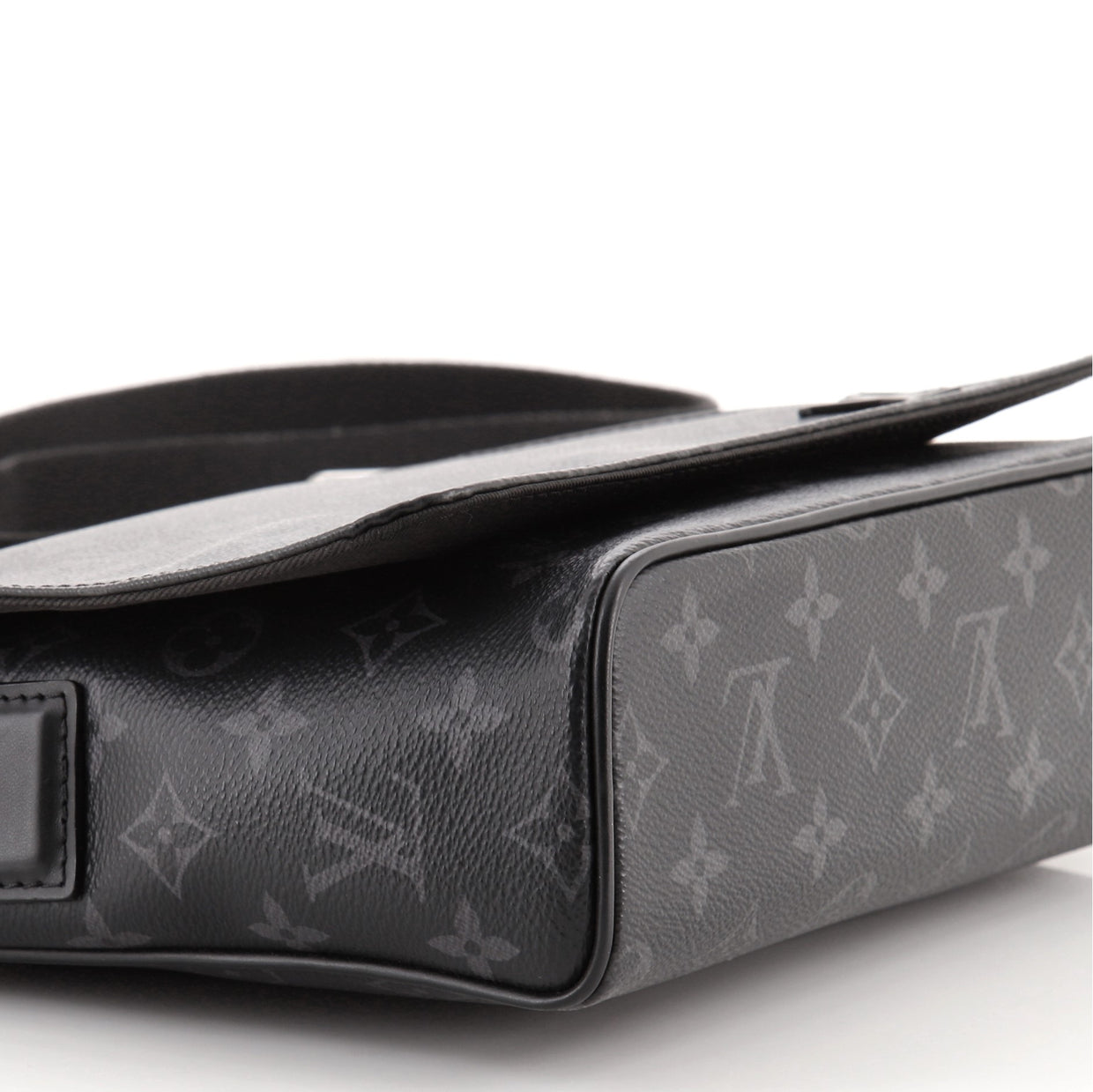 Louis Vuitton District Pm Monogram Eclipse - For Sale on 1stDibs
