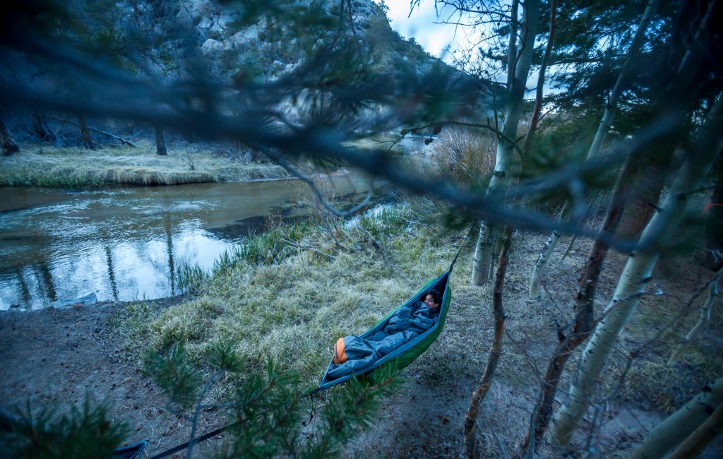 hiker using a hammock underquilt