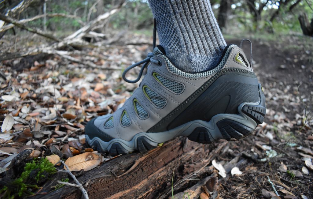 15 Best Thru-Hiking Shoes [Trail Runners and Lightweight Boots ...