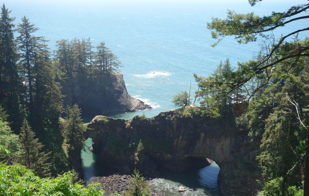 oregon coast trail cliffs