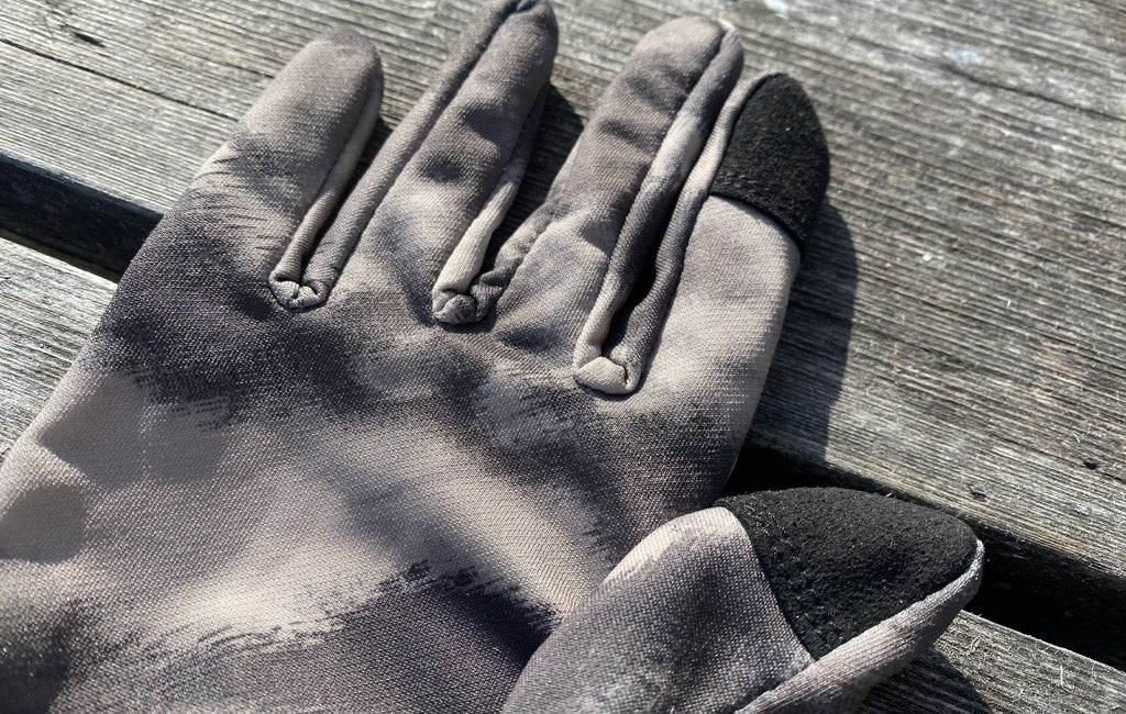 Touchscreen pads on glove liner