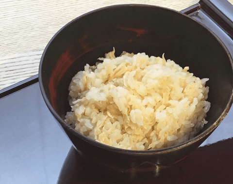 完成した湯葉(ゆば)の炊き込みご飯