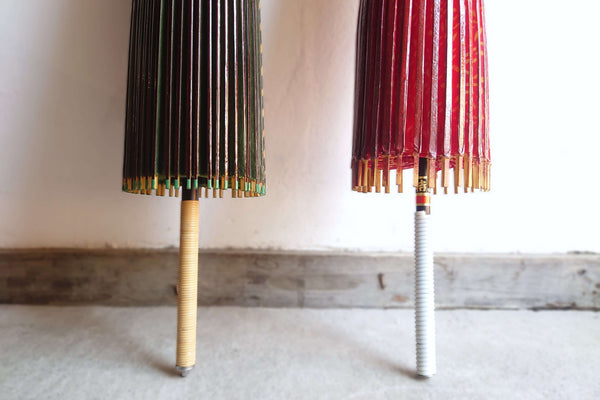 Comparison photo of Japanese umbrella and Chinese umbrella