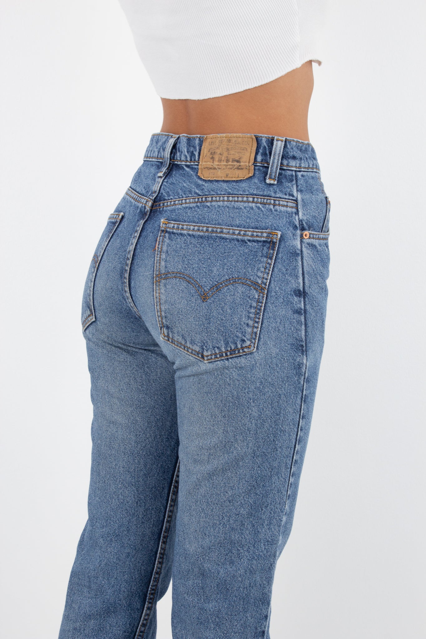 levi's mid rise straight leg jeans