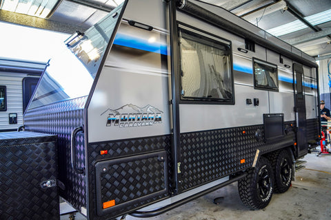 Montana Savannah Caravan Off-Grid Lithium Setup