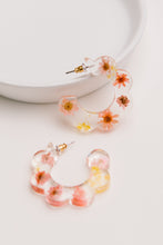 Load image into Gallery viewer, Flower Scalloped Earrings
