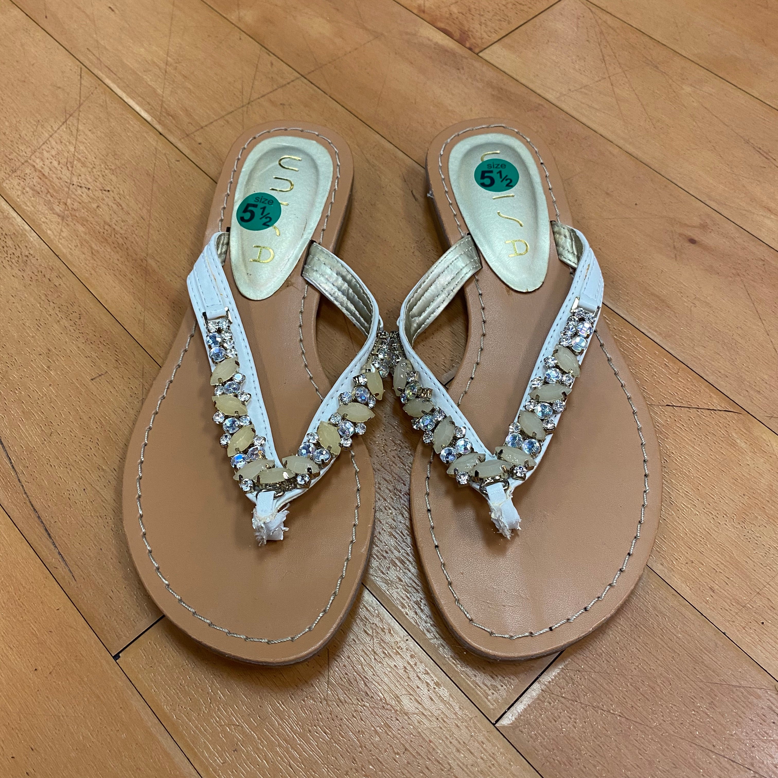 white sandals size 5.5