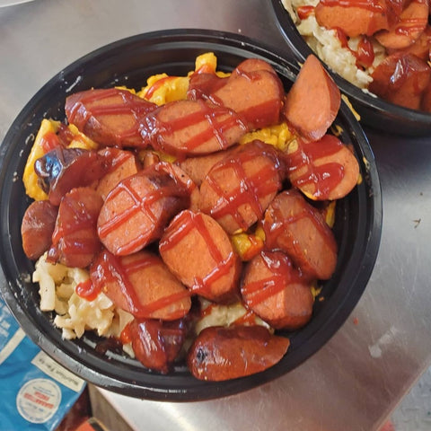 Munchies Mac Bowl with hot links