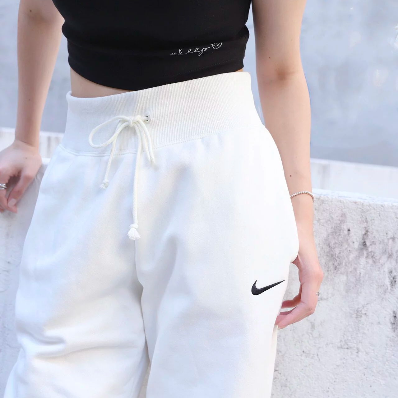 Nike Sportswear Phoenix Fleece Women's High-Waisted Wide-Leg Sweatpant –  hyped.