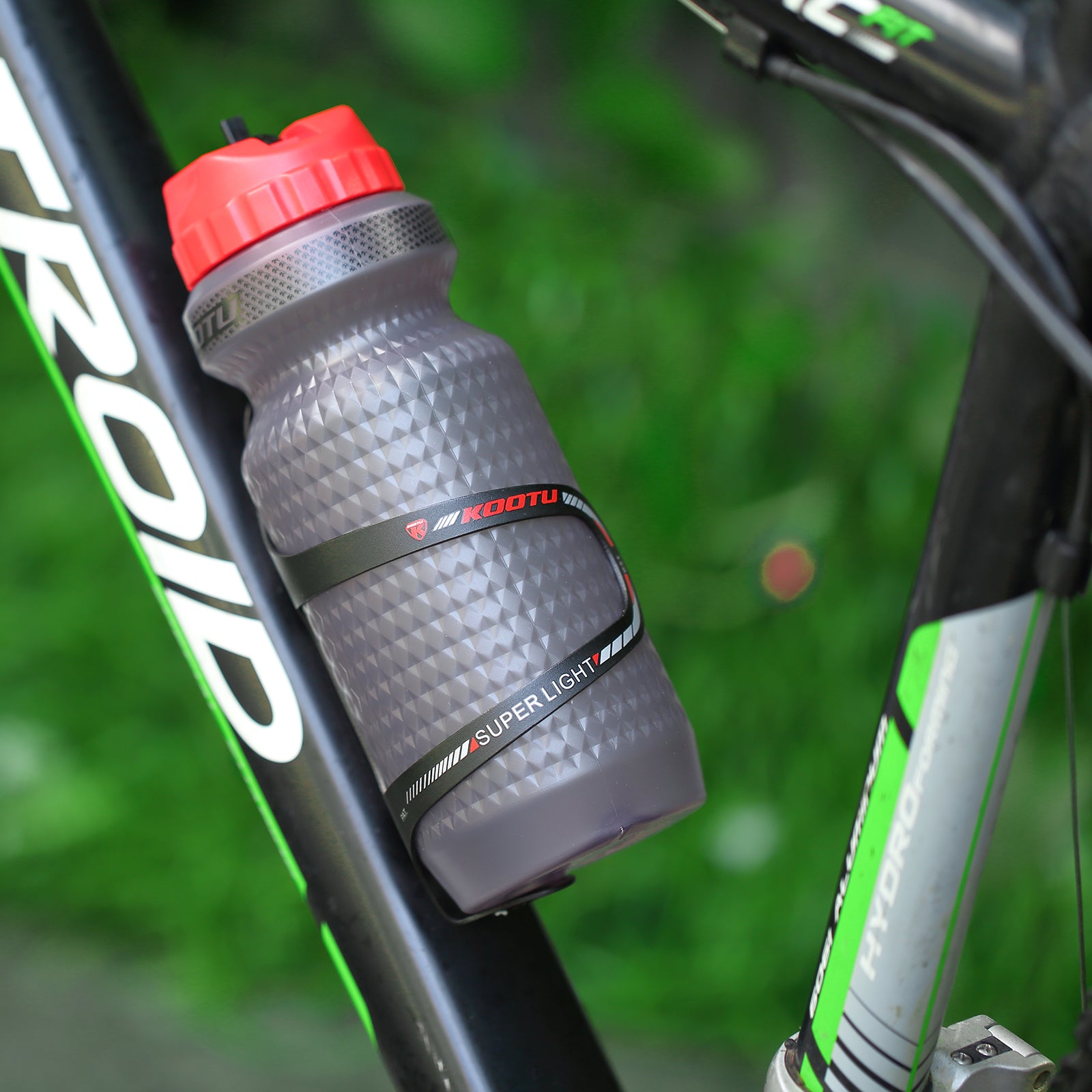 KOOTU Water Bottle Cage Lightweight Aluminum Alloy Anti Rust Bottle Holder