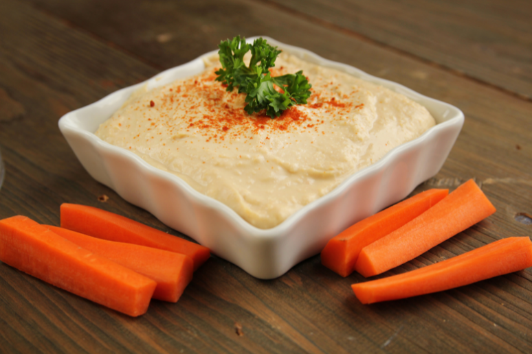 Carrots with Hummus 