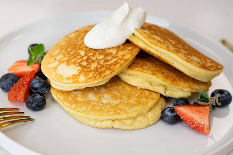 Fluffy low-carb pancakes
