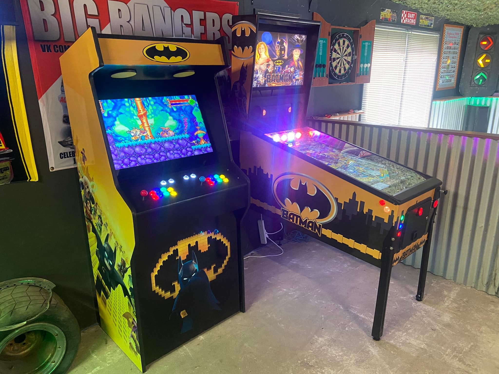 Bat Man Arcade Machine & Virtual Pinball Machine