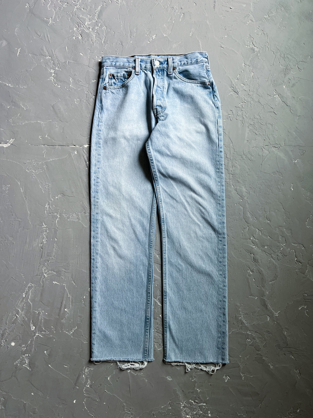 1990s Light Wash Levi's 505 [32 x 30] – From The Past