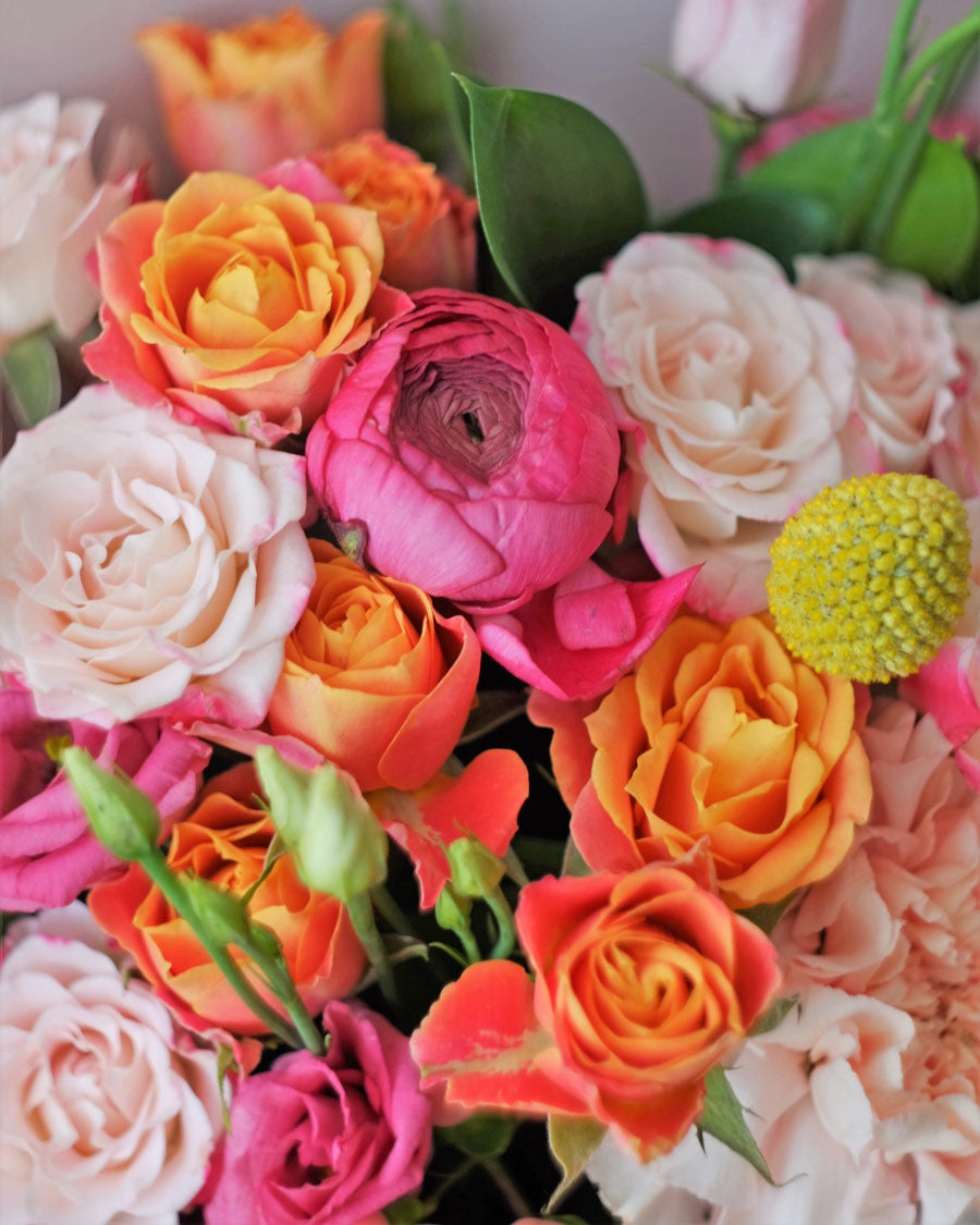 Colorful flower arrangement - LOV Flowers