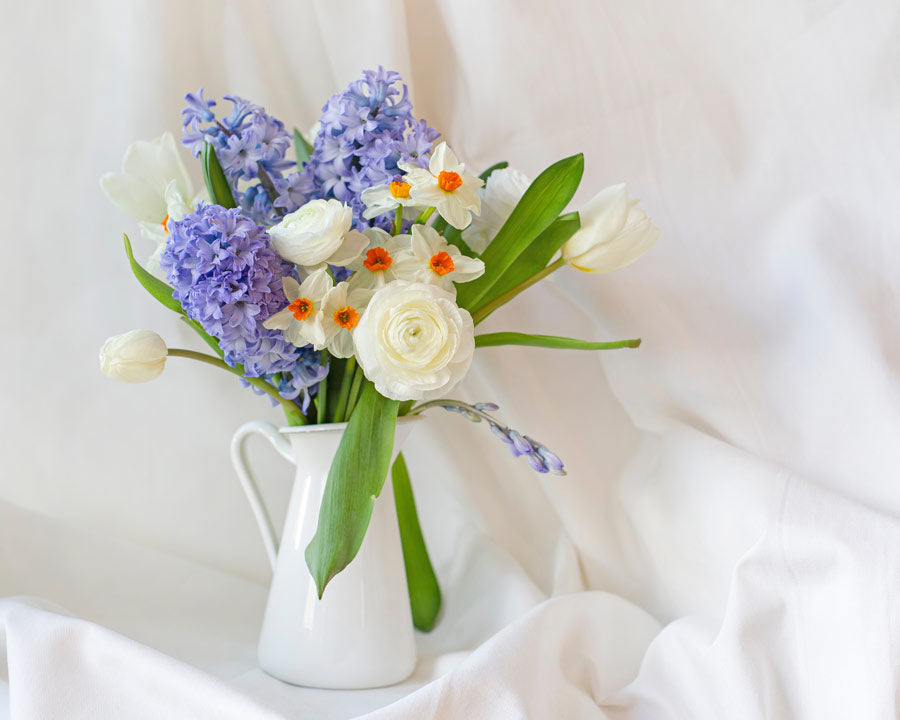 Spring flower bouquet with hyacinths - LOV Flowers