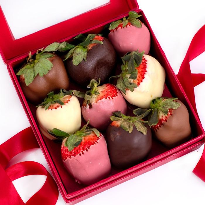 Classic Chocolate Strawberry Gift Box — Fruity Bouquets