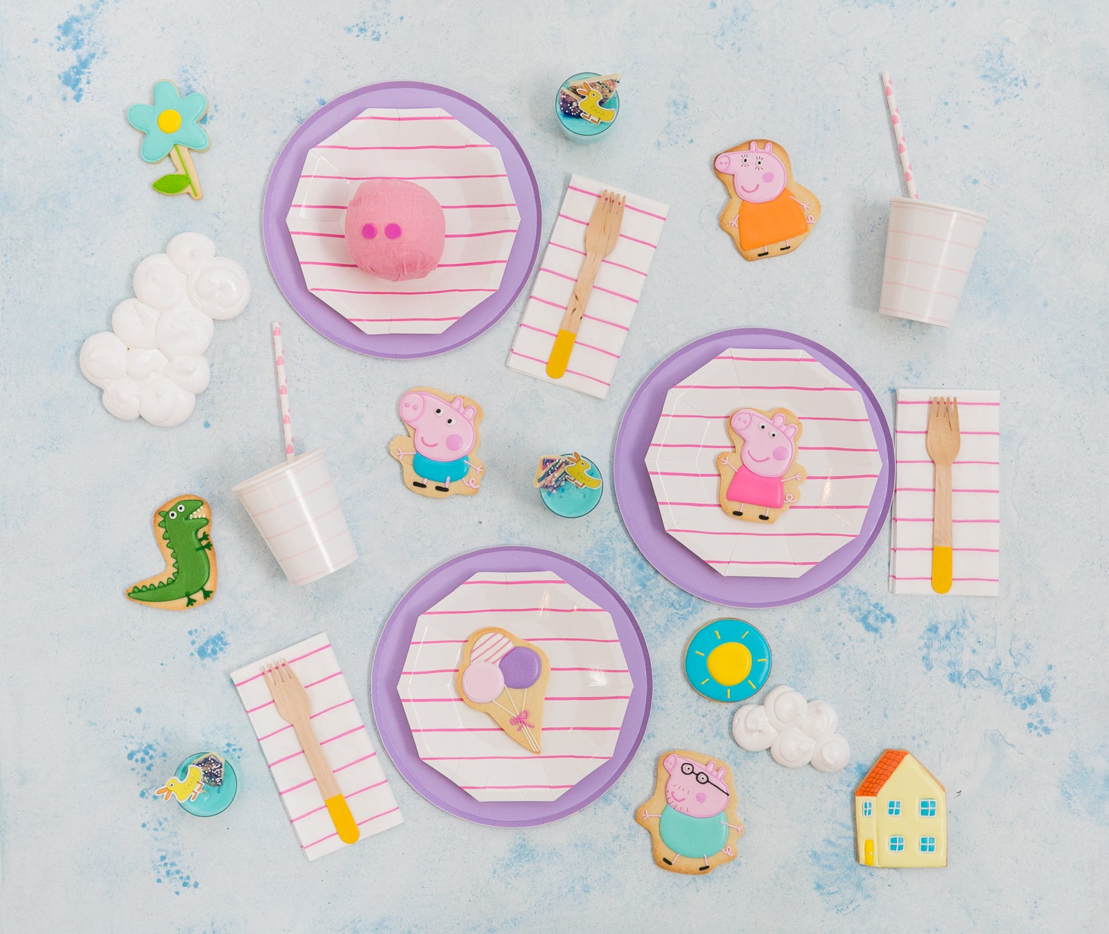 Peppa Pig party supplies.