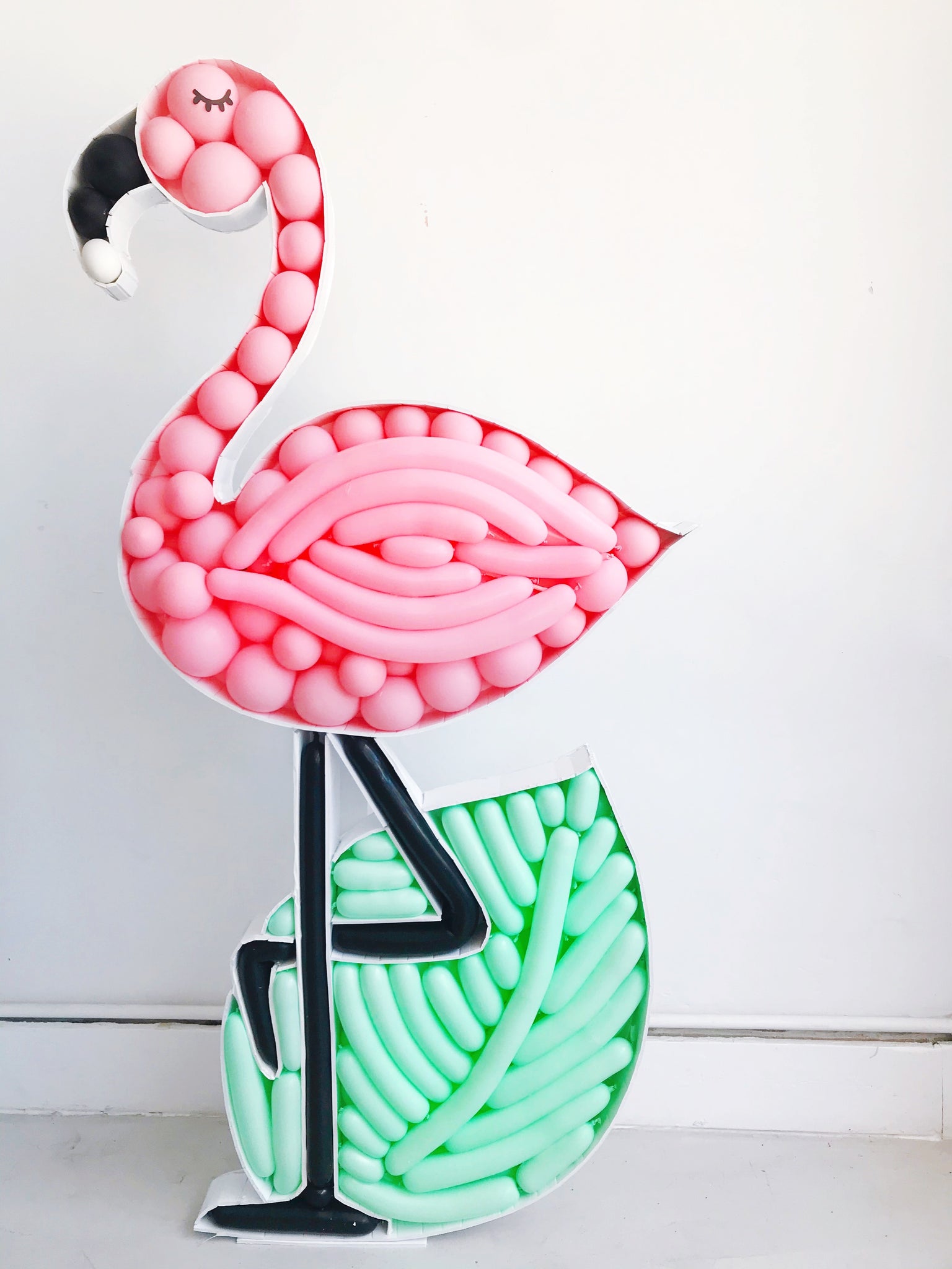 Flamingo party decorations. 