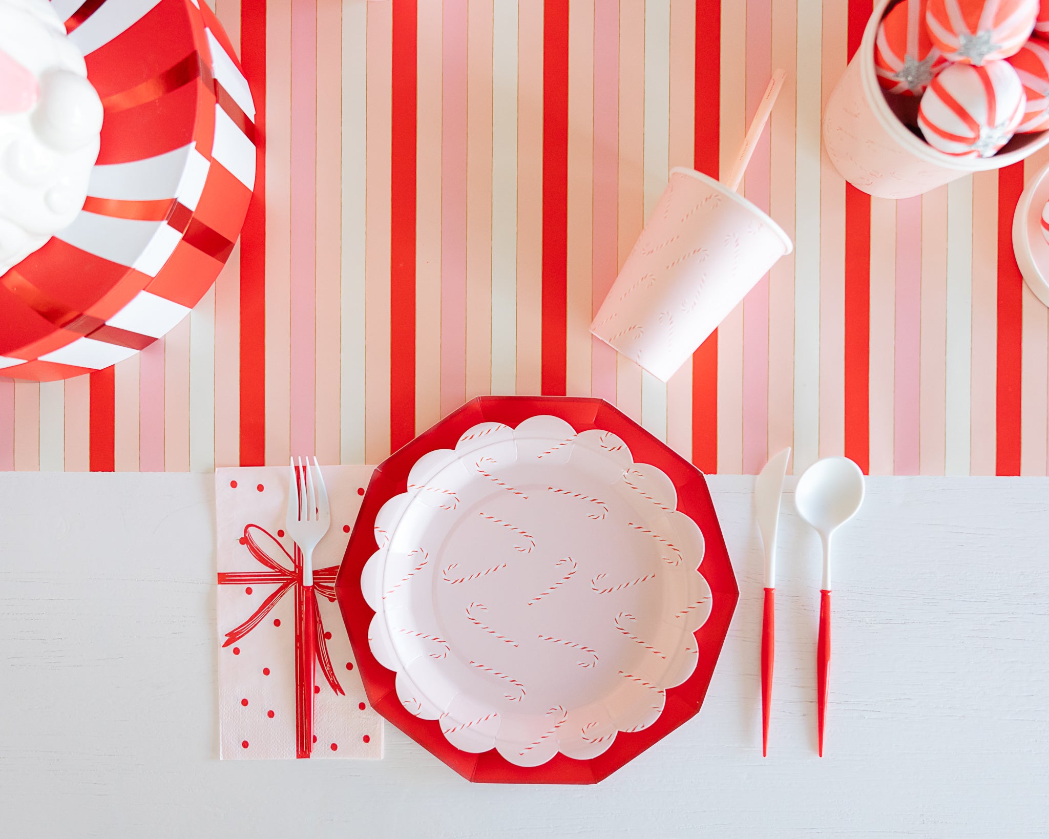 Peppermint tablescape.