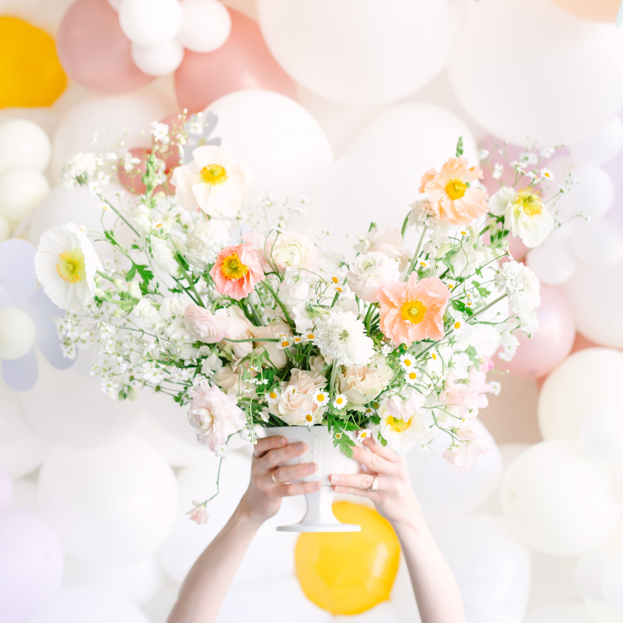 Daisy floral bouquet for a cute Daisy party decoration.