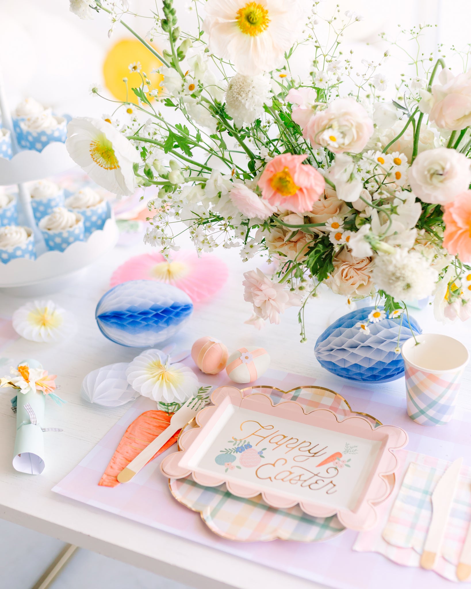 Pastel and daisy theme Easter table setting ideas.